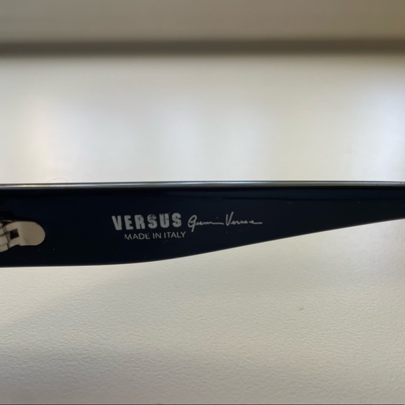 Vintage Gianni Versace Versus sunglasses. - Picture 3 of 5